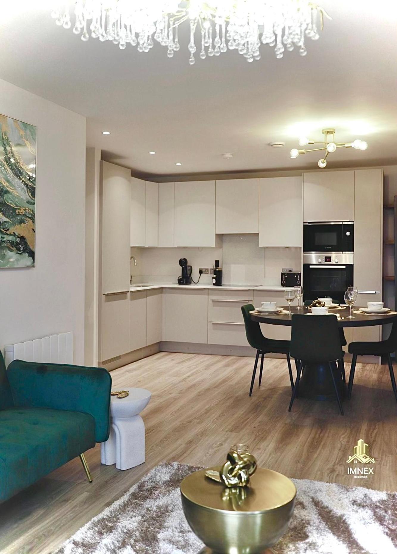 2br Luxury Flat Centre , Free Snacks & Free Netflix * Belfast